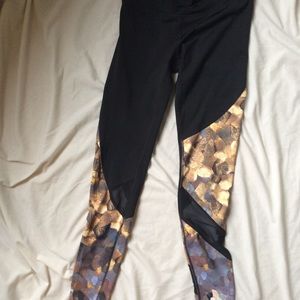 Form fitting Athleta athletic pants with design